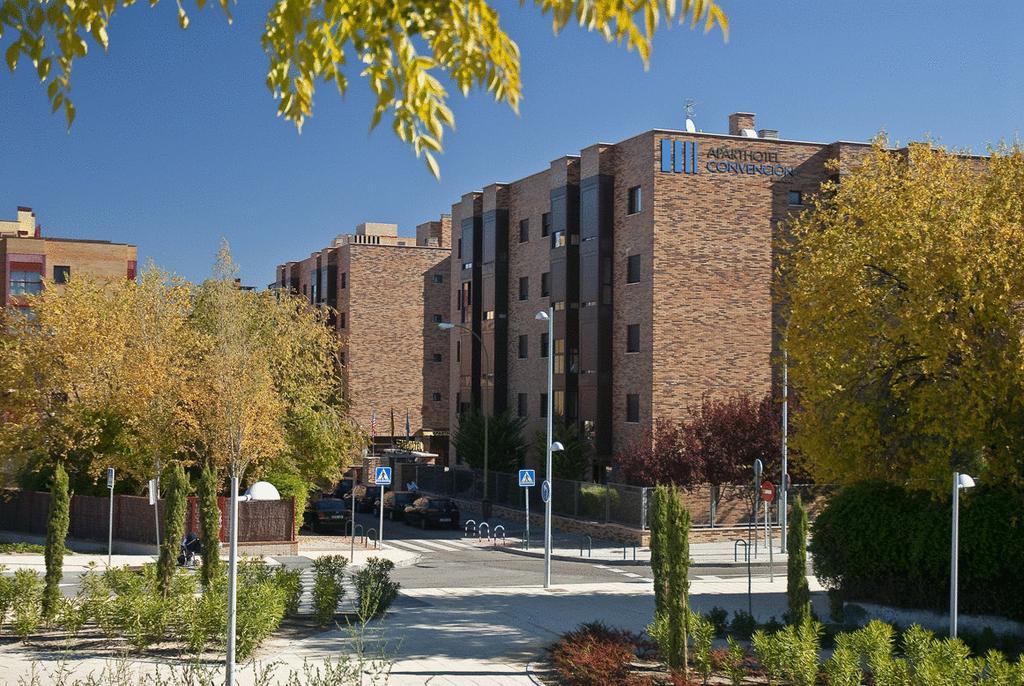 Aparthotel Convencion-Barajas Madrid Esterno foto